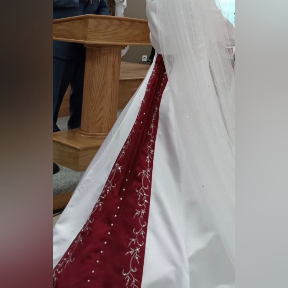 Weding Dress - Picture 2 of 4